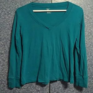 V neck long sleeve tee
